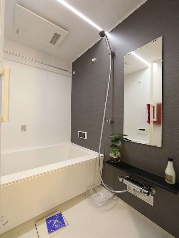 バス・シャワールーム　浴室暖房乾燥機付　浴室テレビ・追い焚き付お風呂