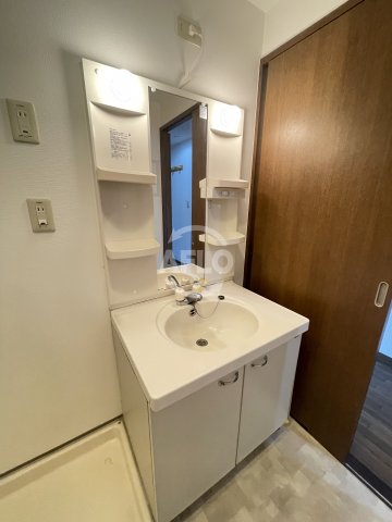 洗面設備　メゾンドーム三軒家　独立洗面台