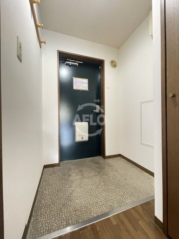 玄関　メゾンドーム三軒家　玄関