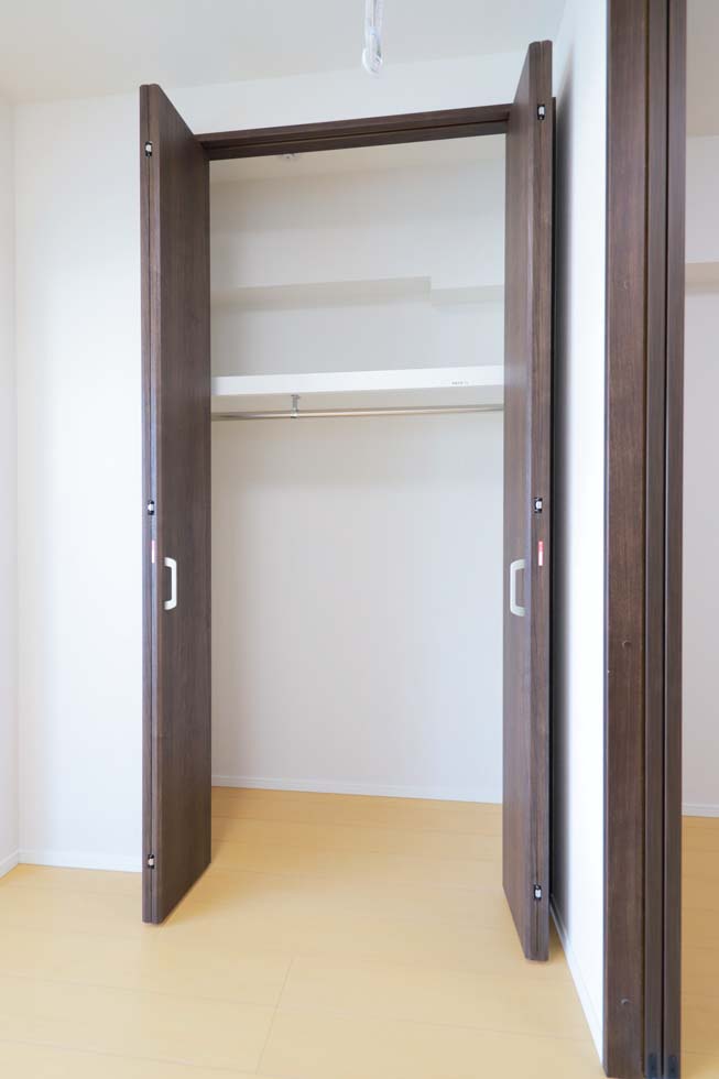 収納　内装は落ち着いています