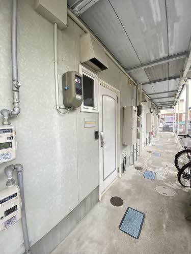 建物外観　１階通路