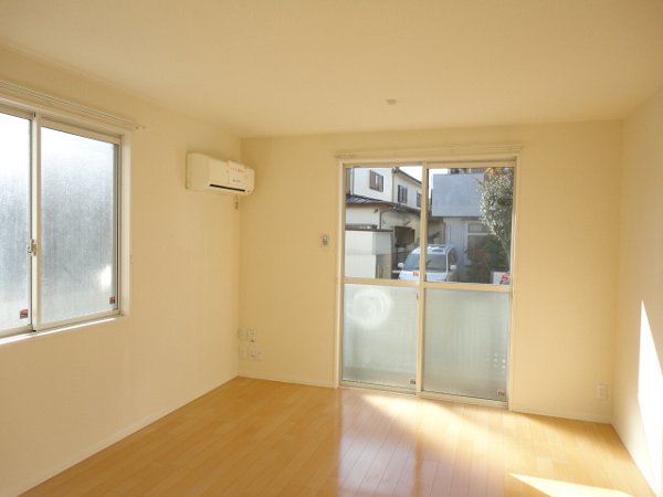 居室・リビング　反転タイプのお部屋の写真です。