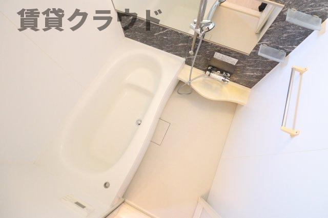 バス・シャワールーム　落ち着いた空間のお風呂です