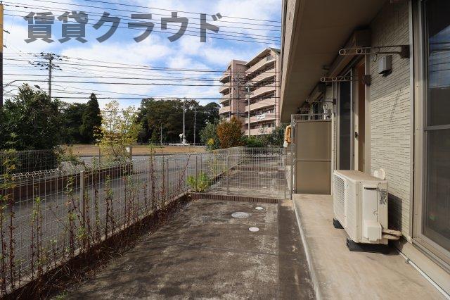 庭　広々としたバルコニーです