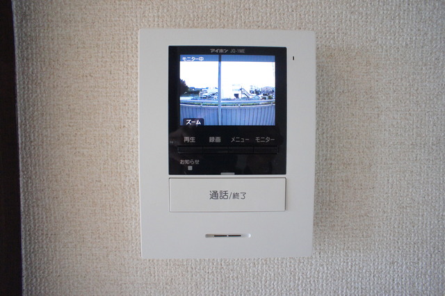セキュリティ　ＴＶモニタ付インターホンなので突然の来訪者が来ても安心◎