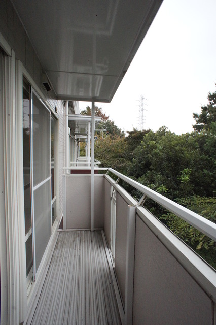 バルコニー　バルコニーがあるので洗濯物を太陽の下で干すことができます♪