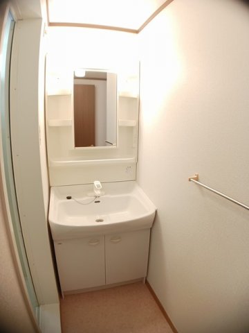 洗面設備　スペースが確保できる洗面所です