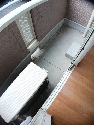 バルコニー　開放的で明るい空間を演出してくれるバルコニーです