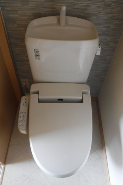 トイレ　他のお部屋の参考写真となります。