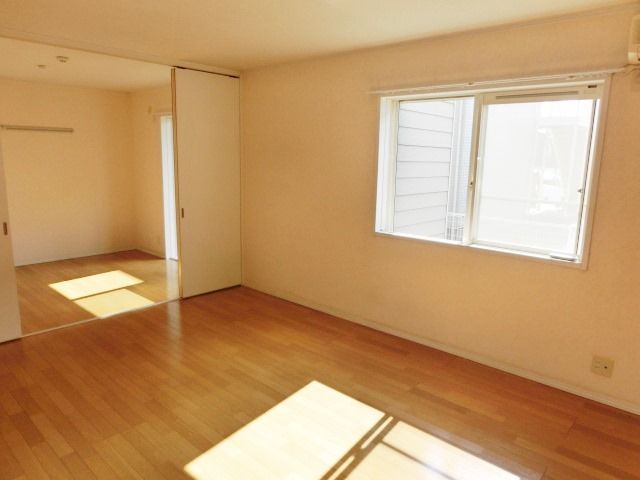 居室・リビング　明るいリビングです。