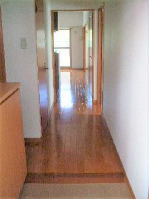 キッチン　収納もある玄関です