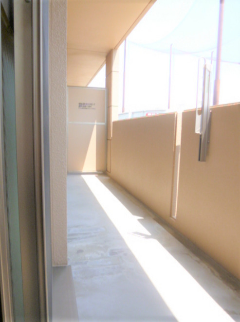 バルコニー　お洗濯にも便利なバルコニー付き