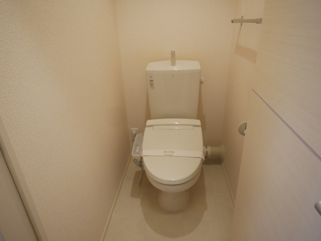 トイレ　★人気の温水洗浄便座付です★