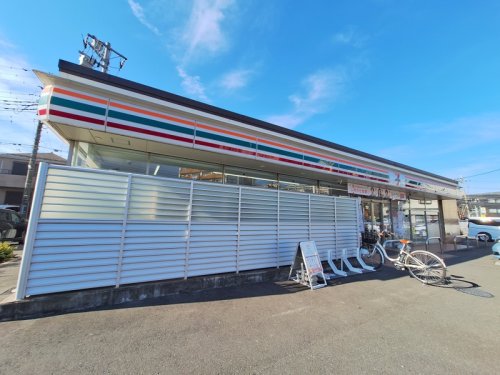コンビニ　セブンイレブン蕨中央3丁目店（コンビニ）まで297m