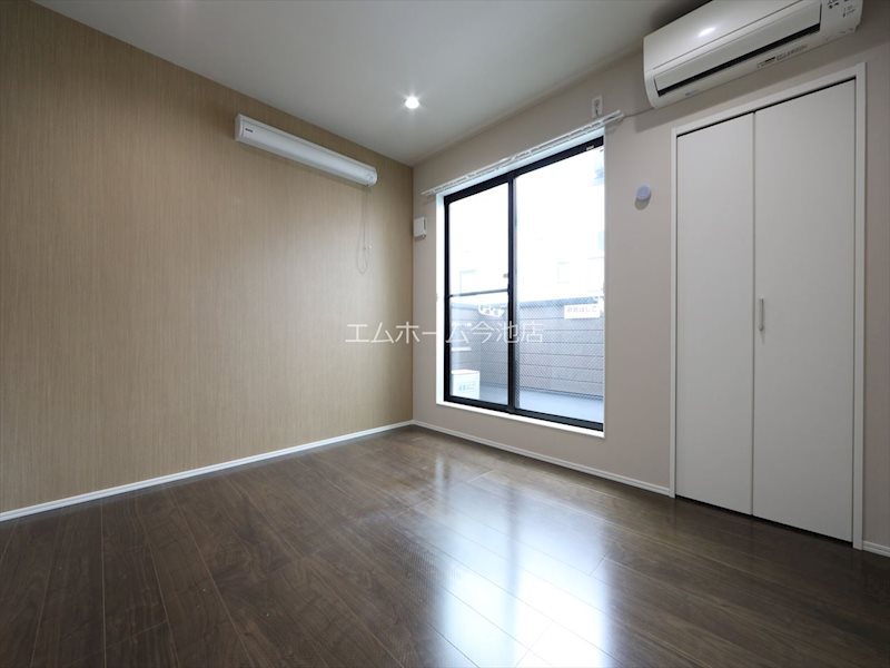 その他部屋・スペース　洋室5.8帖　エアコン付　収納充実しています