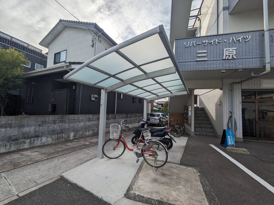 駐車場　駐輪場