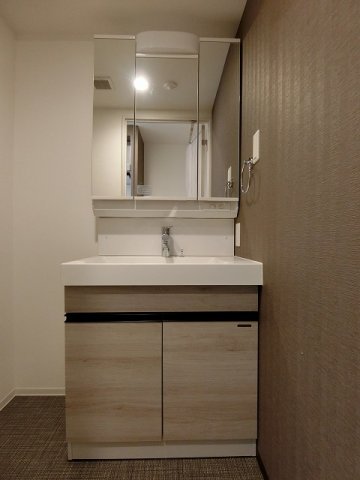 洗面設備　洗髪洗面化粧台で忙しい朝にも寝癖の付いた頭にも優しい☆お化粧