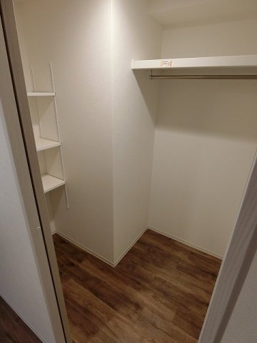 収納　洋室12.8帖のお部屋にあるウォークインクローゼットです♪た