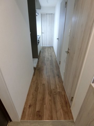 眺望　玄関から室内への景観です！右手にトイレと洗面所、キッチンの奥