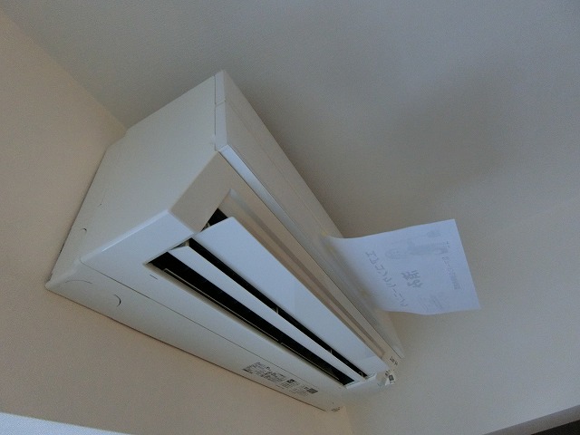 その他設備　暑い夏や寒い冬に大活躍のエアコン付きです☆冷暖房完備で1年中