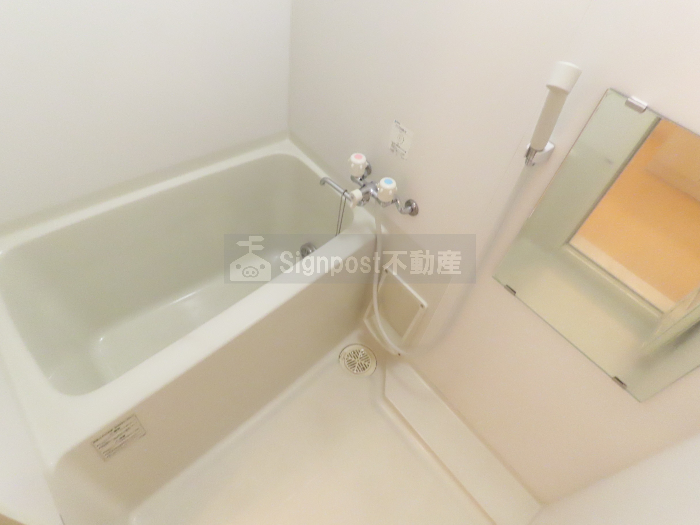 バス・シャワールーム　※反転間取りの写真です