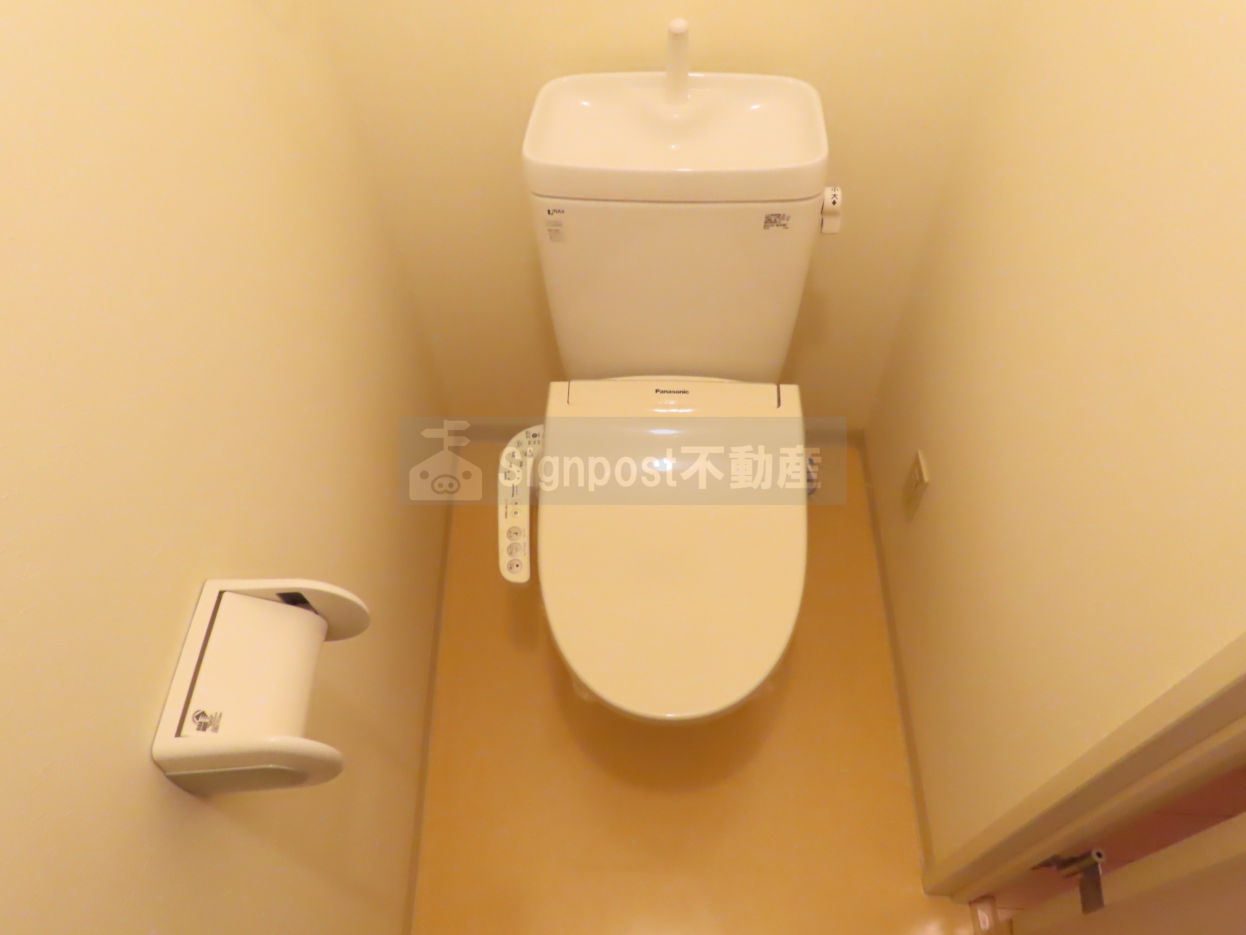 トイレ　※反転間取りの写真です