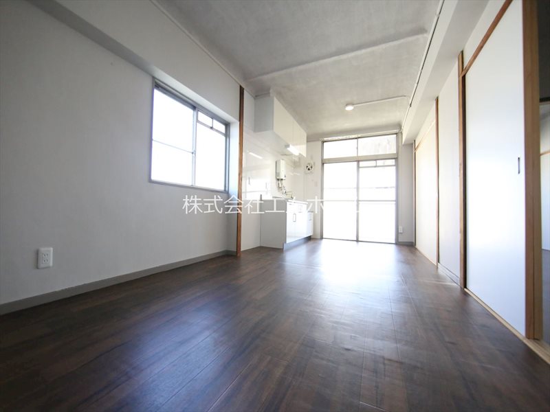 バルコニー　ＬＤＫ10帖　南向バルコニー