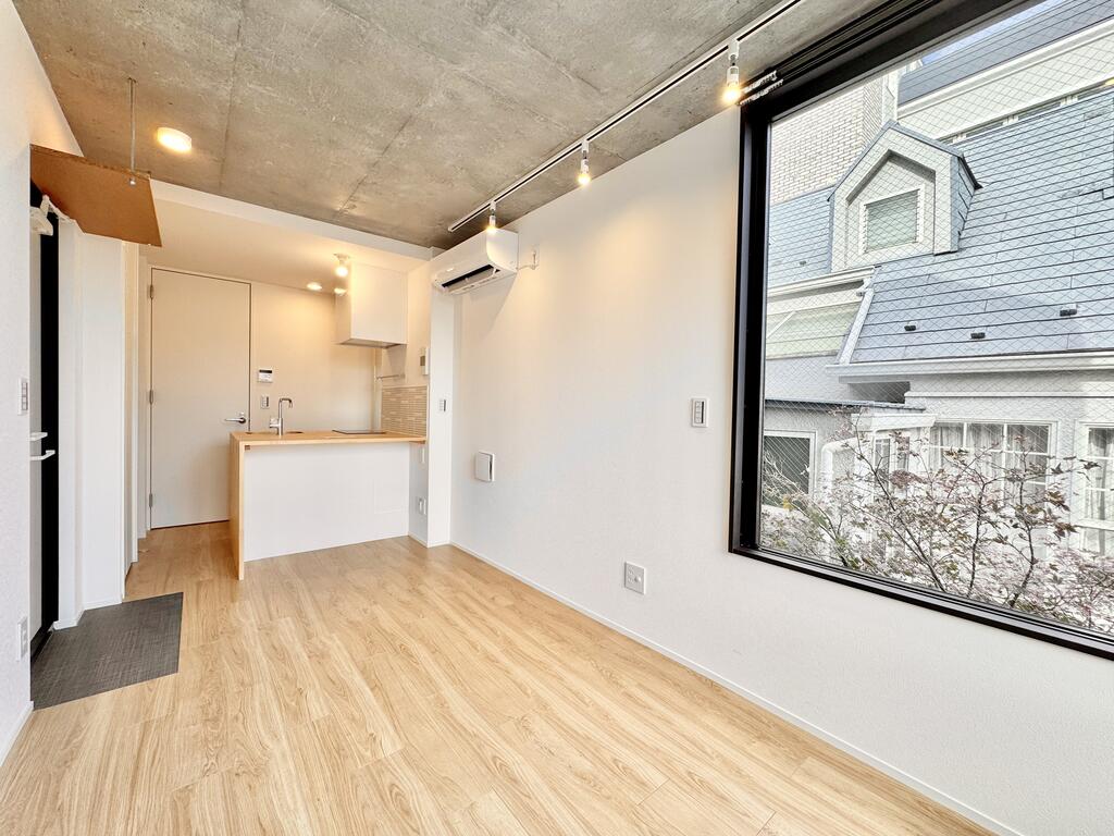 居室・リビング　303号室の参考写真