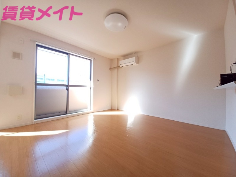 居室・リビング　同型参考写真