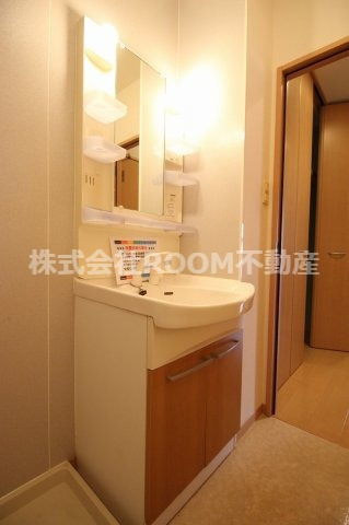 洗面設備　使いやすい独立洗面台です