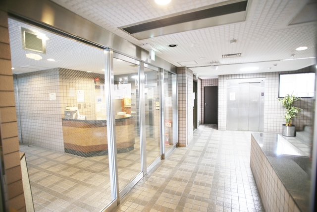 ロビー　オートロック・エレベーター付き