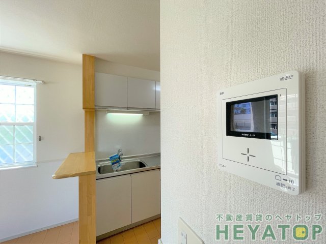 セキュリティ　モニター付きドアホンで安心確認（同仕様写真）