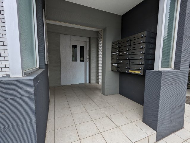 エントランス　ゆとりのあるエントランスです