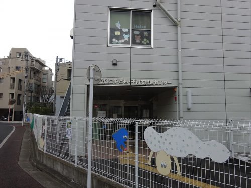 幼稚園・保育園　区立こども・子育て総合センター（幼稚園・保育園）まで892m