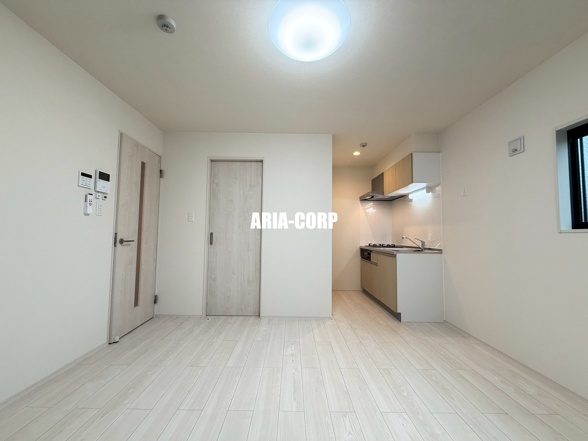 居室・リビング　白基調の落ち着いた雰囲気のお部屋◎二人入居OK♪