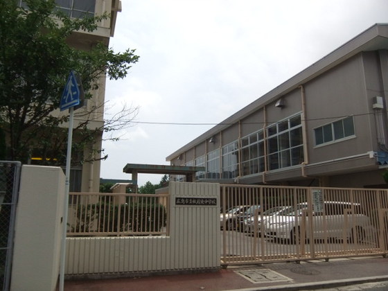 中学校　広島市立祇園東中学校（中学校）まで848m