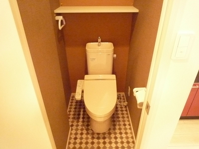 トイレ　※写真は同型タイプ、現況優先。