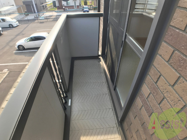 バルコニー　お天気のいい日はバルコニーで洗濯物も干せますよ。