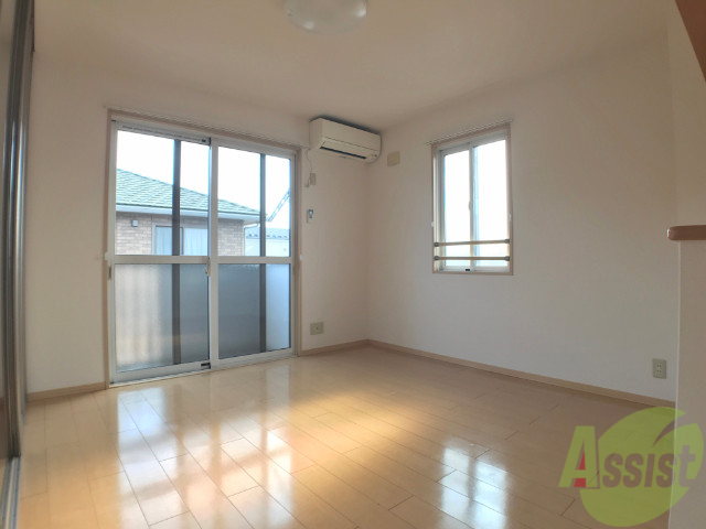 居室・リビング　明るい光が差し込む素敵なお部屋ですね～。