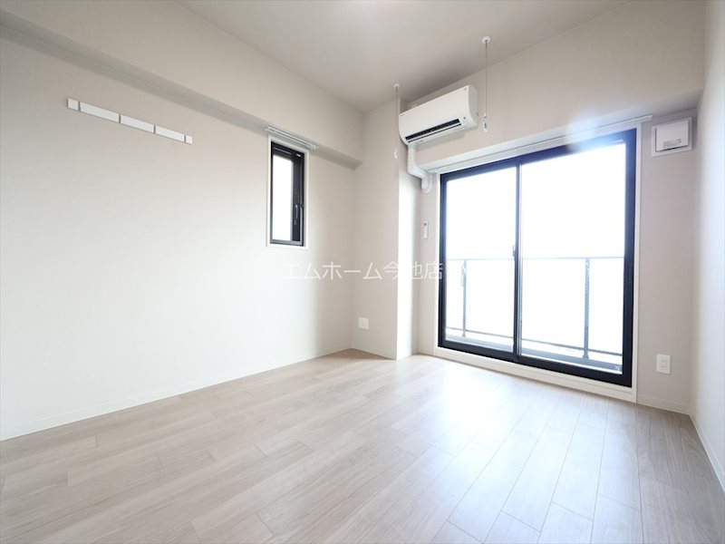 バルコニー　洋室7.0帖　エアコン付　換気良好　収納充実しています