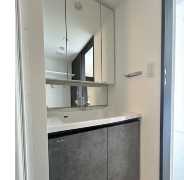 洗面設備　独立洗面台で身支度をすべて済ませてしまいましょう