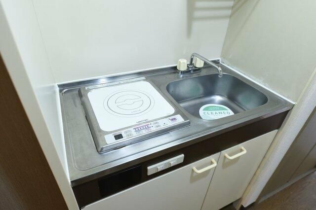 キッチン　※同建物内・別タイプの参考写真です。