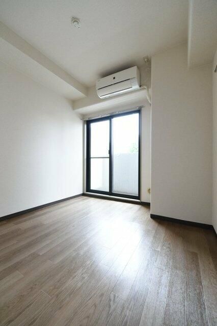 居室・リビング　※同建物内・別タイプの参考写真です。