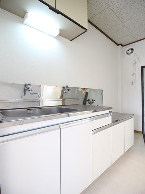 バルコニー　洋室からみたキッチンです