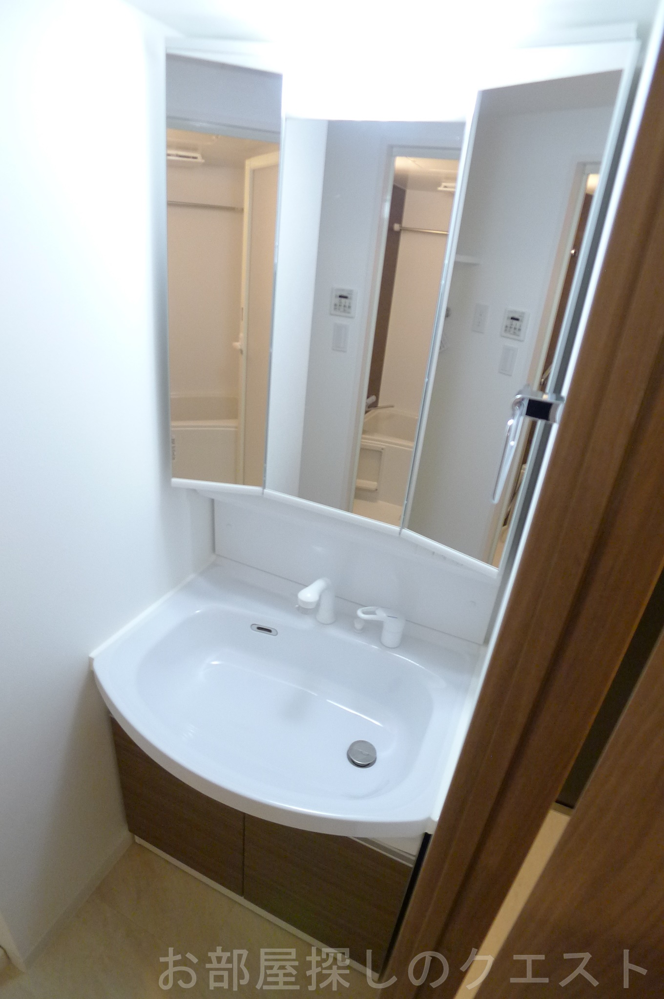 洗面設備　（写真は同仕様）