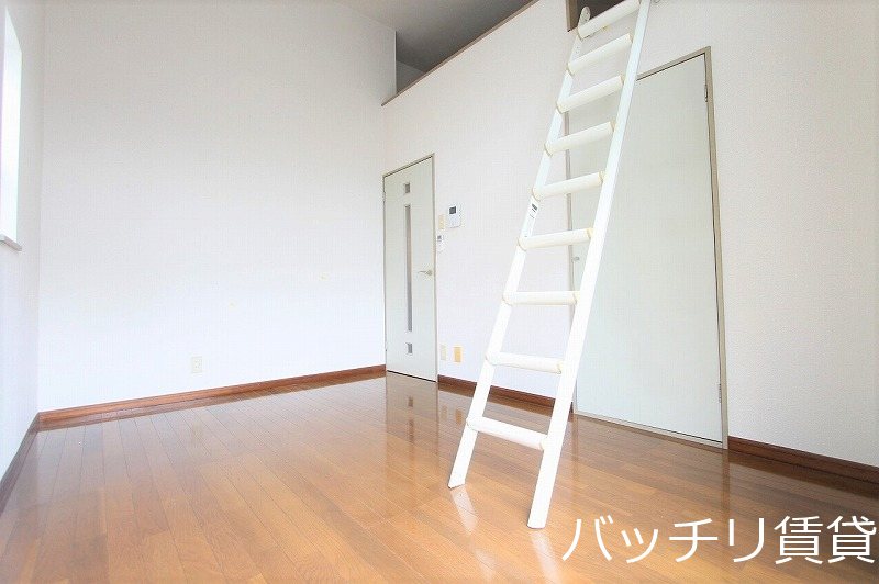 居室・リビング　別号室の画像の為、現状を優先いたします