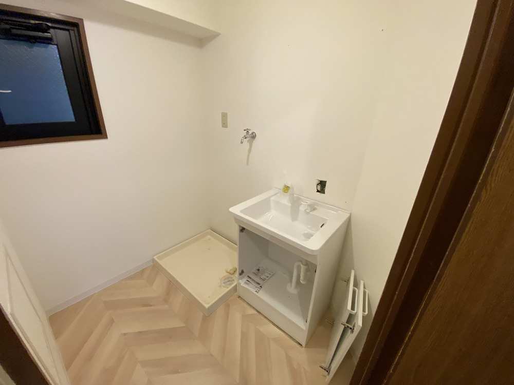洗面設備　洗面台新設中