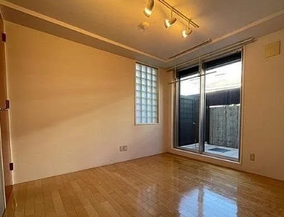 居室・リビング　☆明るい洋室☆