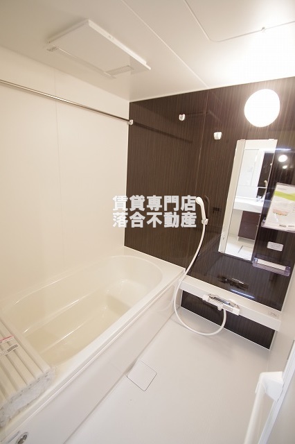 バス・シャワールーム　大きな一坪風呂♪追い焚き機能、浴室乾燥機付き