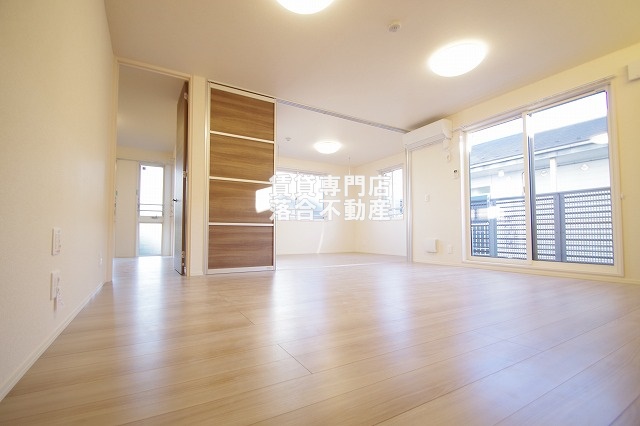 居室・リビング　15帖ある広々としたリビング♪